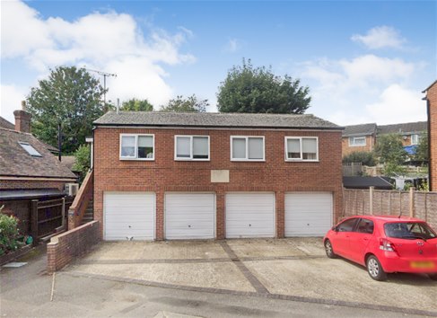 Harding Close, Redbourn, AL3 7NT